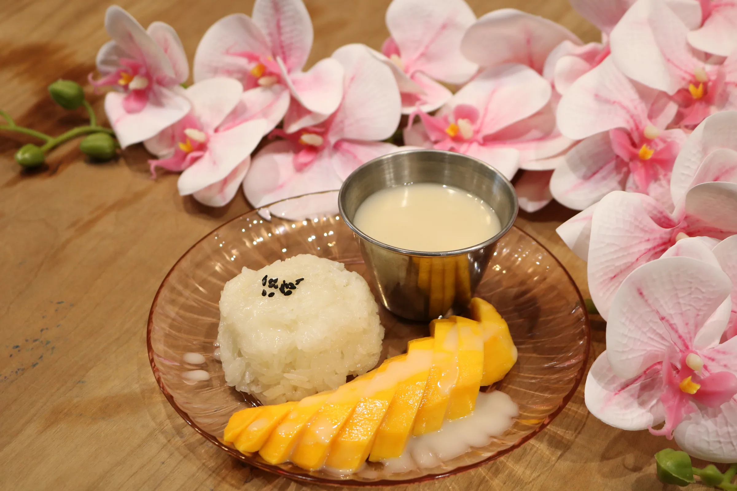 Mango sticky rice with coconut cream